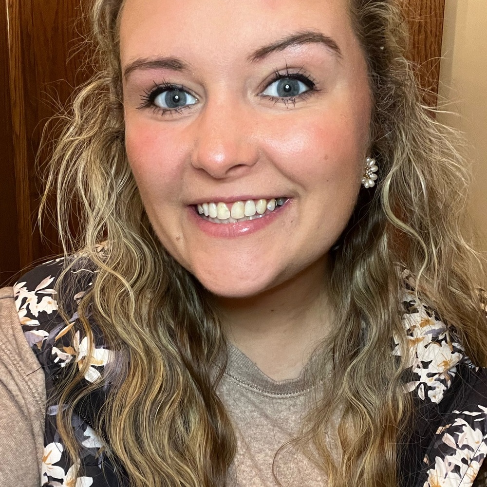 Meet your Posher, Courtney